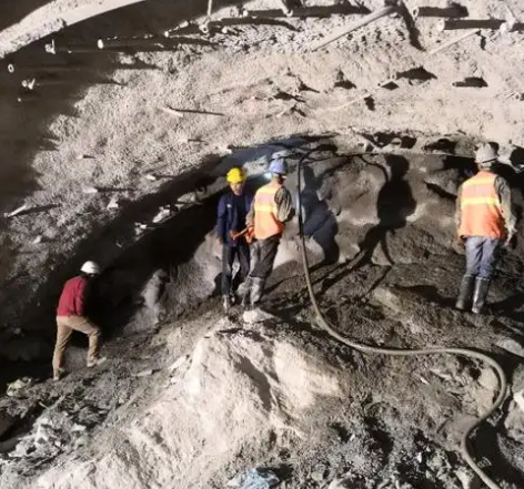 美兰拱顶带模注浆料的施工流程及注意事项